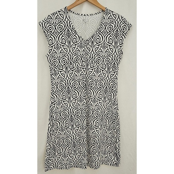 Title nine Dresses & Skirts - Title Nine Black and White Sheath Midi Dress V-Neck